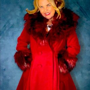 Gorgeous Hearts and Roses Burgundy coat with detachable faux fur collar size 10